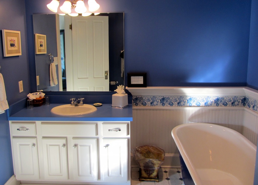 Nestle Inn - suite bathroom 