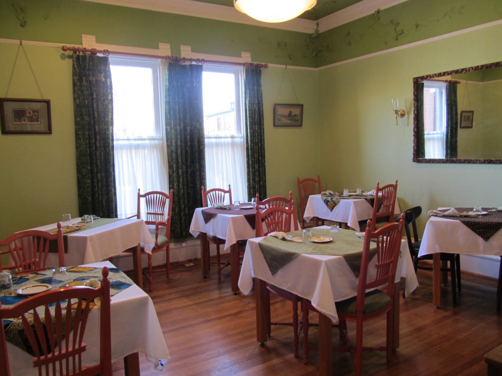 Nestle Inn - dining room