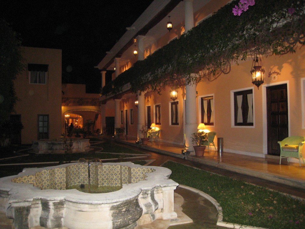 Hotel Casa Lucia - courtyard 1