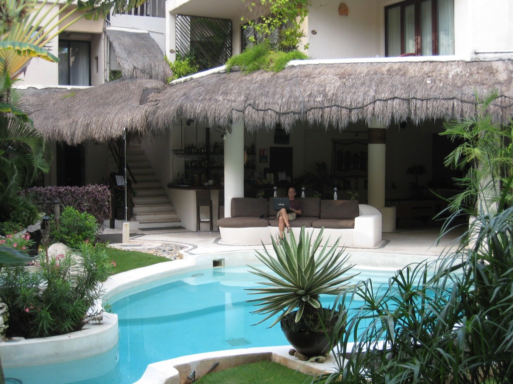 La Tortuga Hotel - pool and seating area