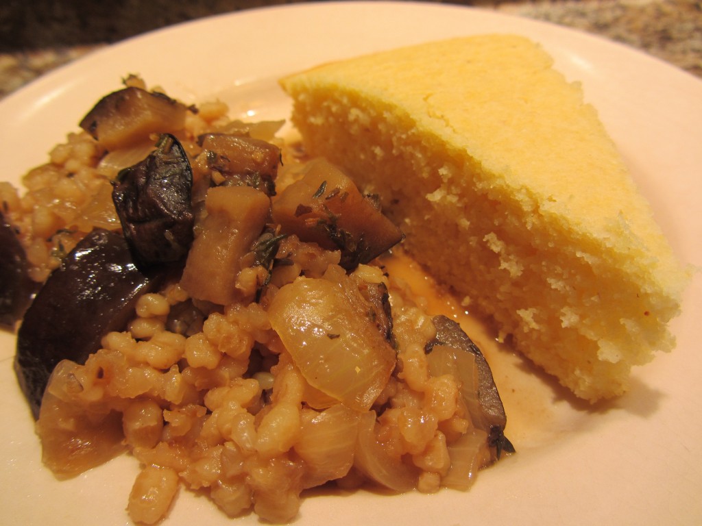 Sliced cornbread from pie plate