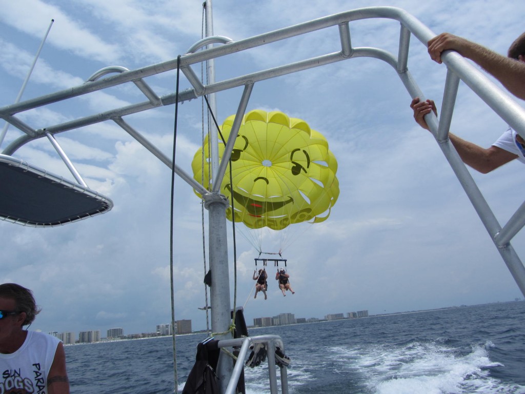 Sun Dogs Parasailing - boat driving away