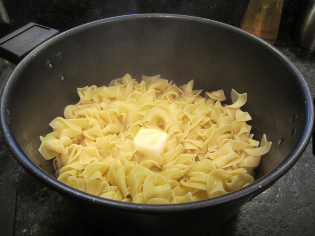 Noodle kugel recipe - add butter to noodles