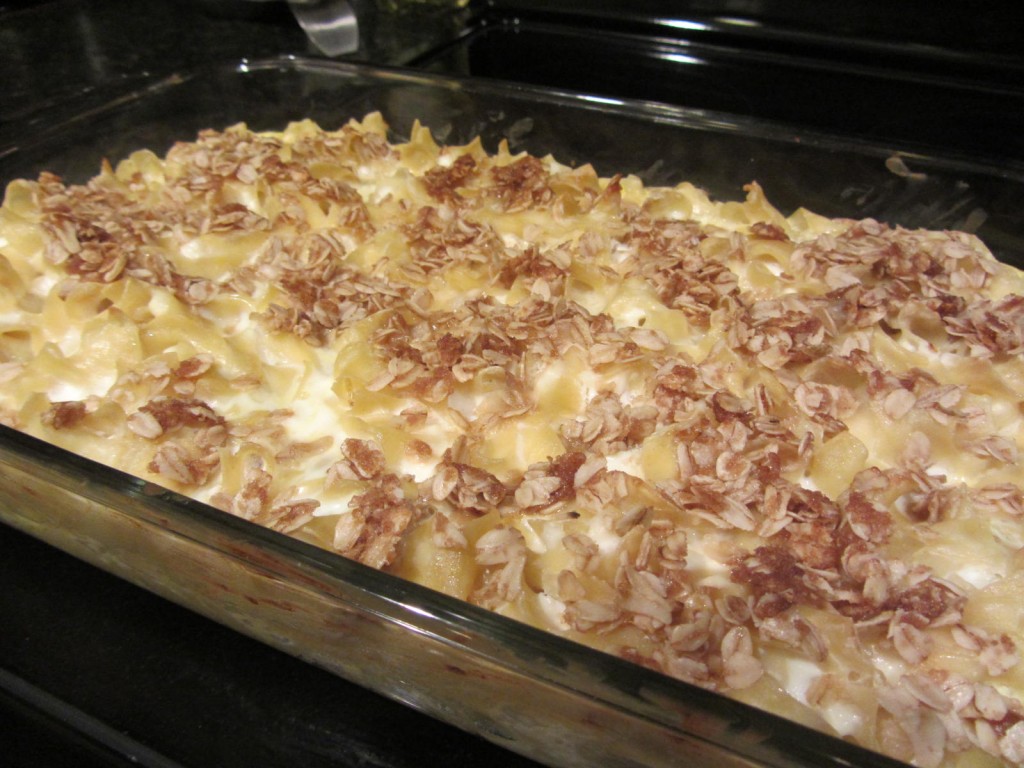 Noodle kugel with oatmeal topping