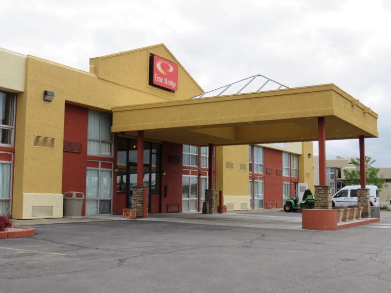 Travel with Dogs - Pet Friendly Hotel - Econo Lodge Grand Junction, CO